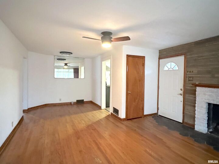 Property Photo:  1206 W Chautauqua Street  IL 62901 