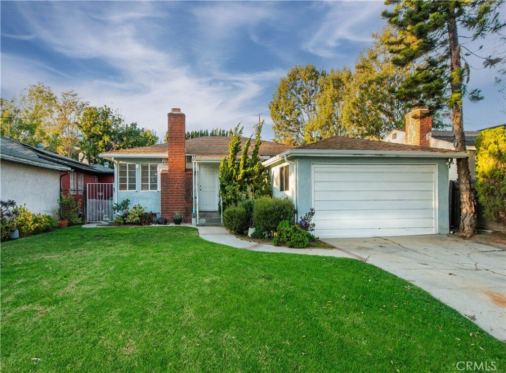 Property Photo:  10851 Woodbine  CA 90034 