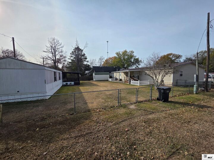 Property Photo: 122 Elizabeth Street LA 71259