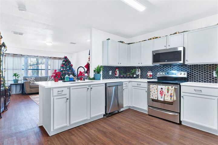 Property Photo: 5722 Firethorn Drive TX 75249