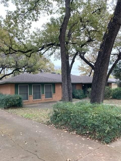 Property Photo:  410 Nottingham Drive  TX 75061 