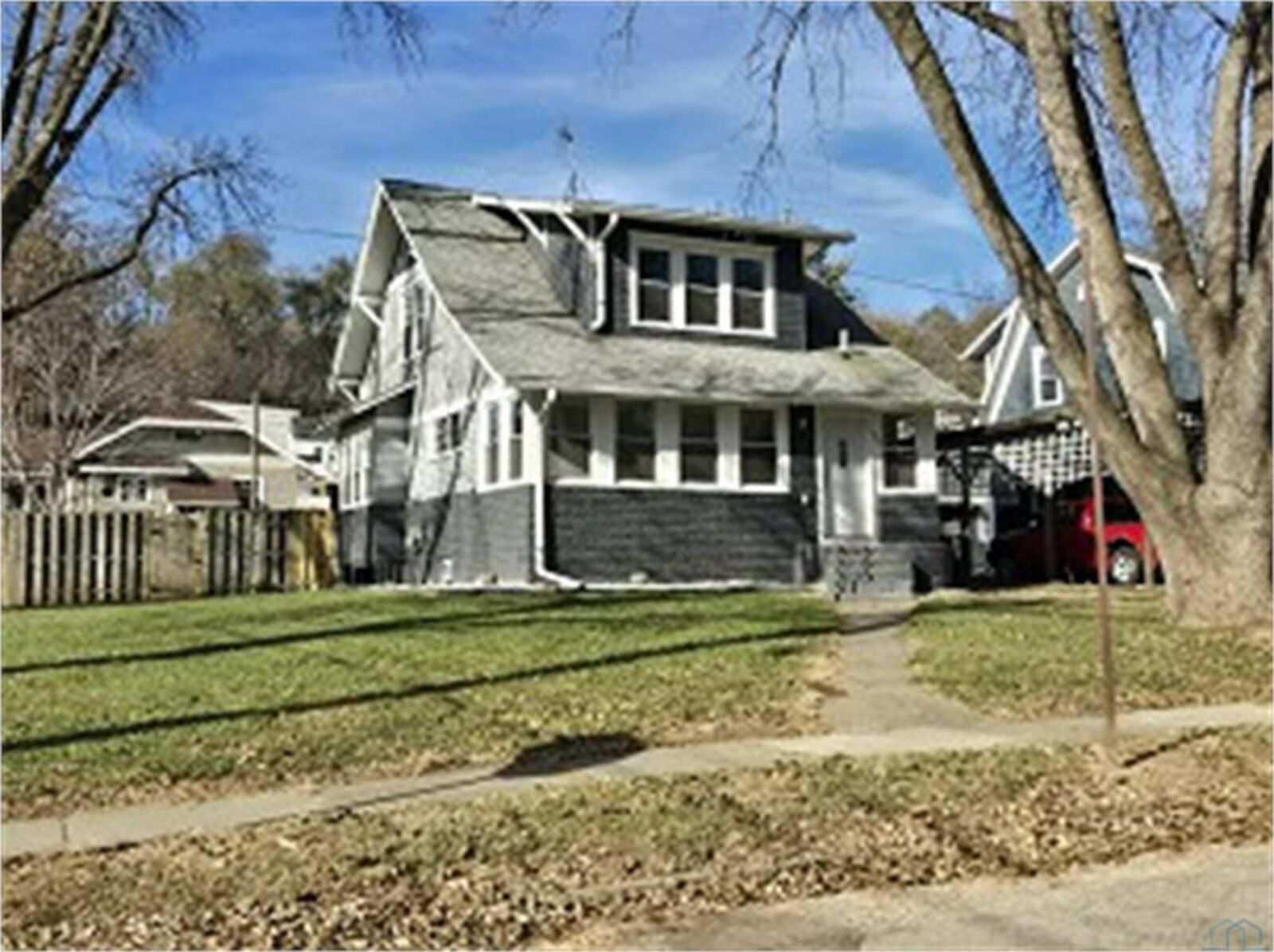 Property Photo:  1901 Allan St  IA 51103 