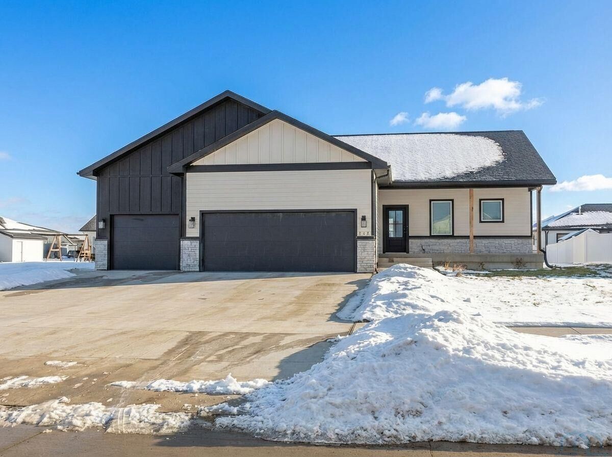 Property Photo:  510 Zach Road  IA 51054 