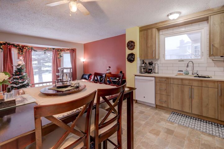 Property Photo:  136 Templeby Place NE  AB T1Y 5G9 