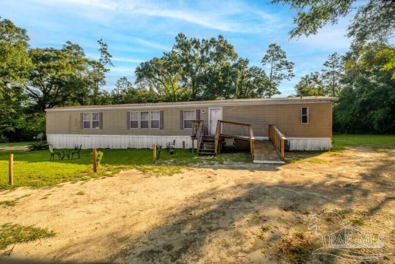 Property Photo:  550 Allen Cir  FL 32577 