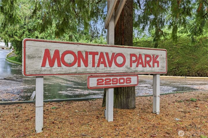 Property Photo: 22906 Edmonds Way 10 WA 98020