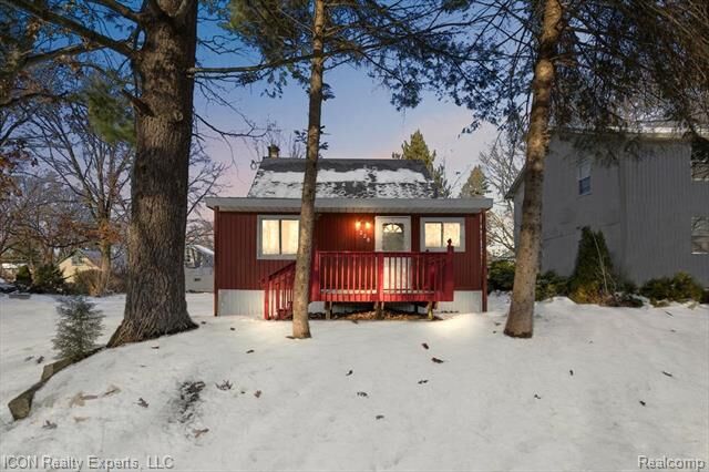 Property Photo:  8226 Dickert Street  MI 48382 