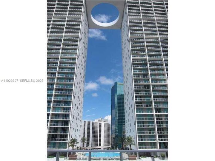 Property Photo:  500 Brickell Ave 2303  FL 33131 