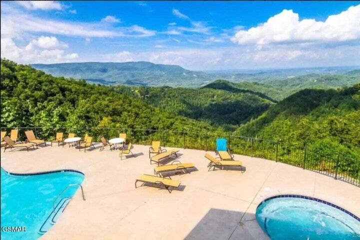 Property Photo: 2853 White Oak Ridge Ln TN 37862