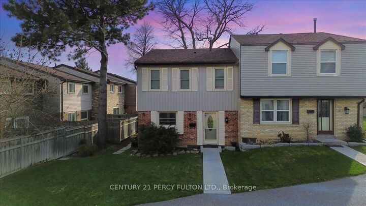 Photo de la propriété:  99 Palmdale Drive  ON M1T 1P2 