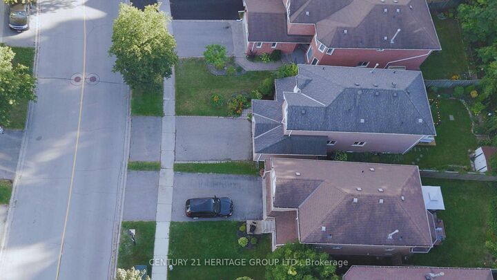 Property Photo:  398 Carruthers Avenue  ON L3X 2C1 