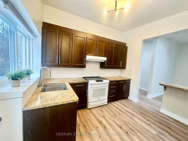 Photo de la propriété:  69 Roywood Drive Entire House  ON M3A 2C9 