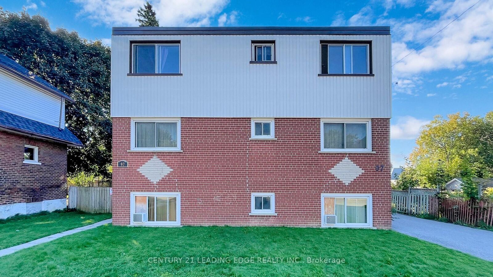 Property Photo:  97 Elgin Street W 6  ON L1G 1S5 