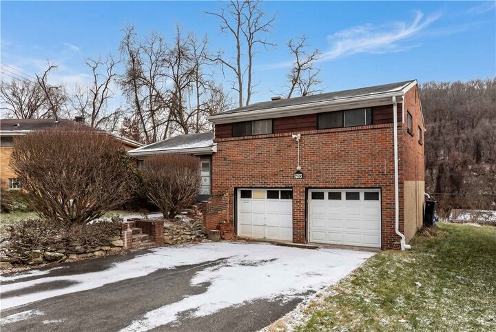 Property Photo: 1213 Robinia Dr PA 15221