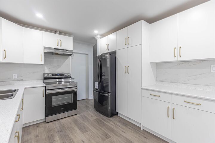 Property Photo:  16373 15 Avenue  BC V4A 1L4 