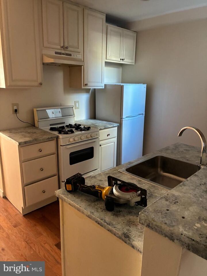 Property Photo:  411 McKean Street  PA 19148 