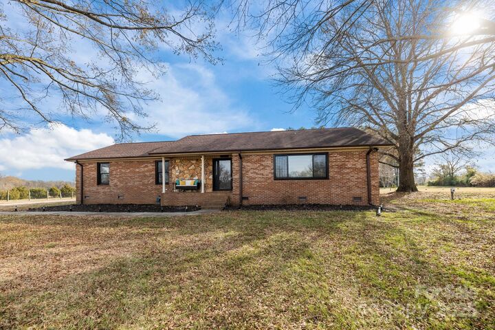 Property Photo:  1422 Old Peachland Road  NC 28103 