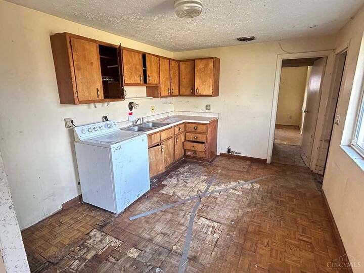 Property Photo:  287 Shaker Court  OH 45238 