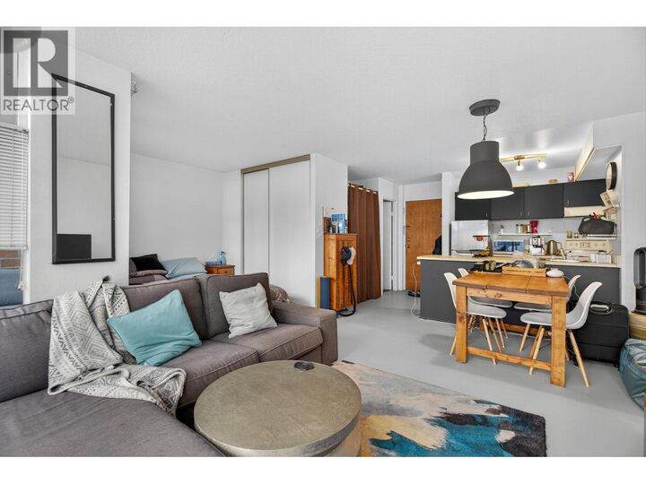 Property Photo:  950 Drake Street 902  BC V6Z 2B9 