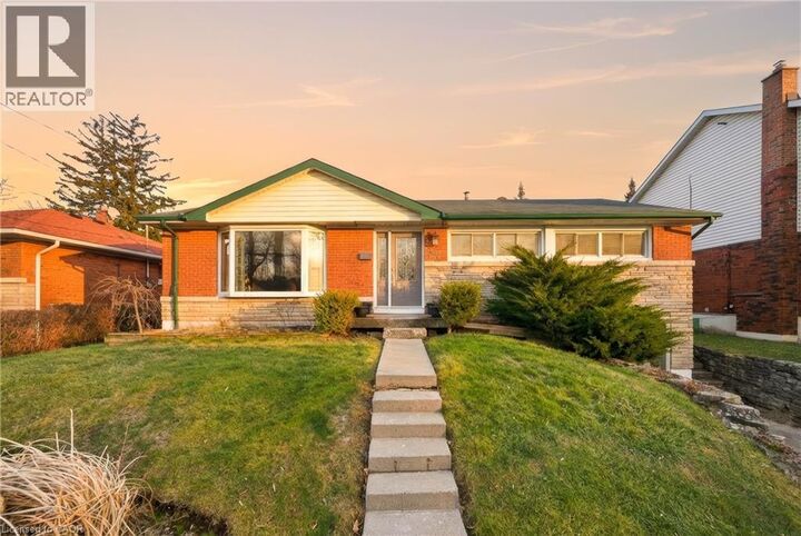 Property Photo:  23 Battlefield Drive  ON L8G 1T8 