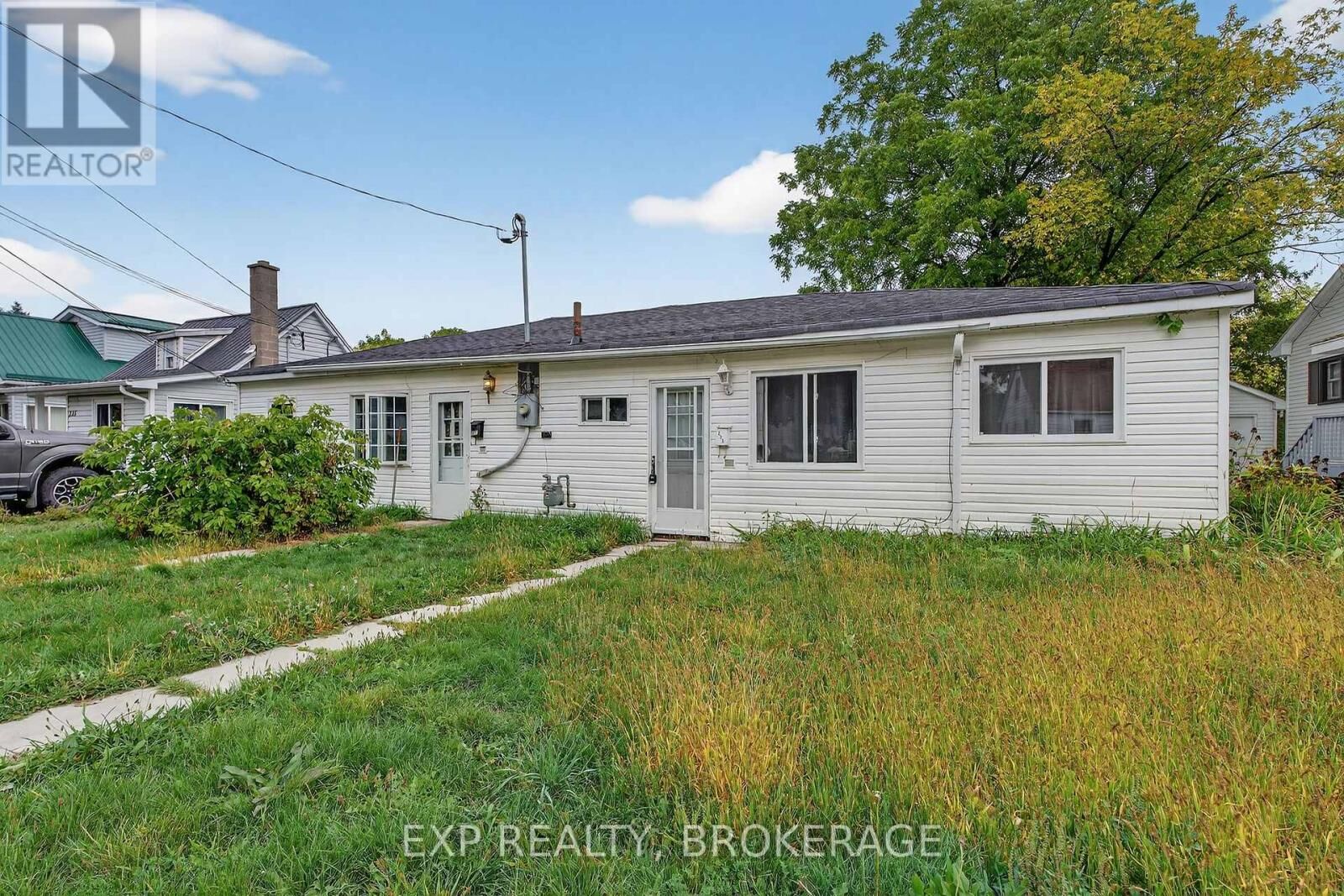 Property Photo:  225-227 Victoria Avenue  ON K7G 2S3 