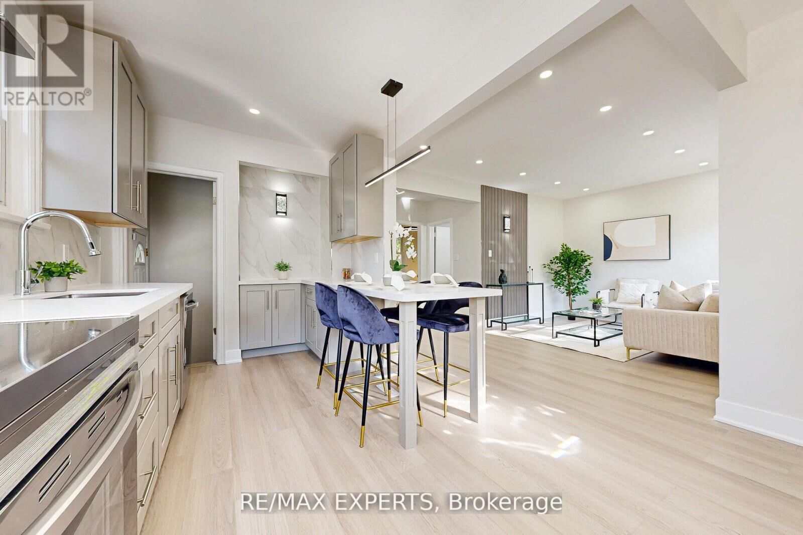 Property Photo: 261 Helmer Avenue ON L3Y 4L8