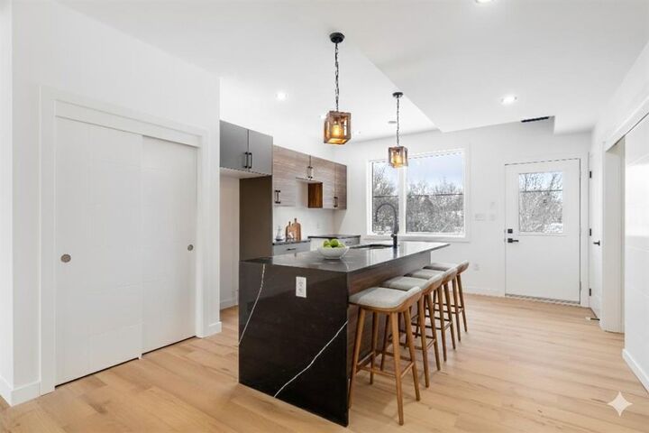 Property Photo:  271 Albany Street  MB R3J 2B2 