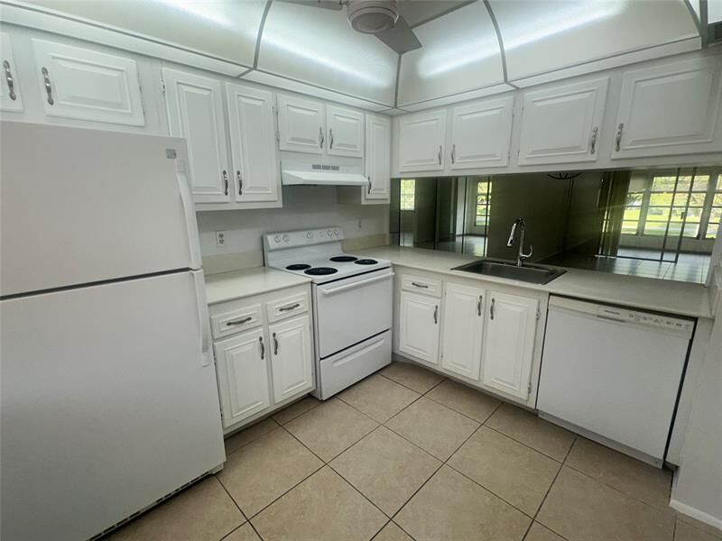 Property Photo:  2701 Nassau Bnd B2  FL 33066 