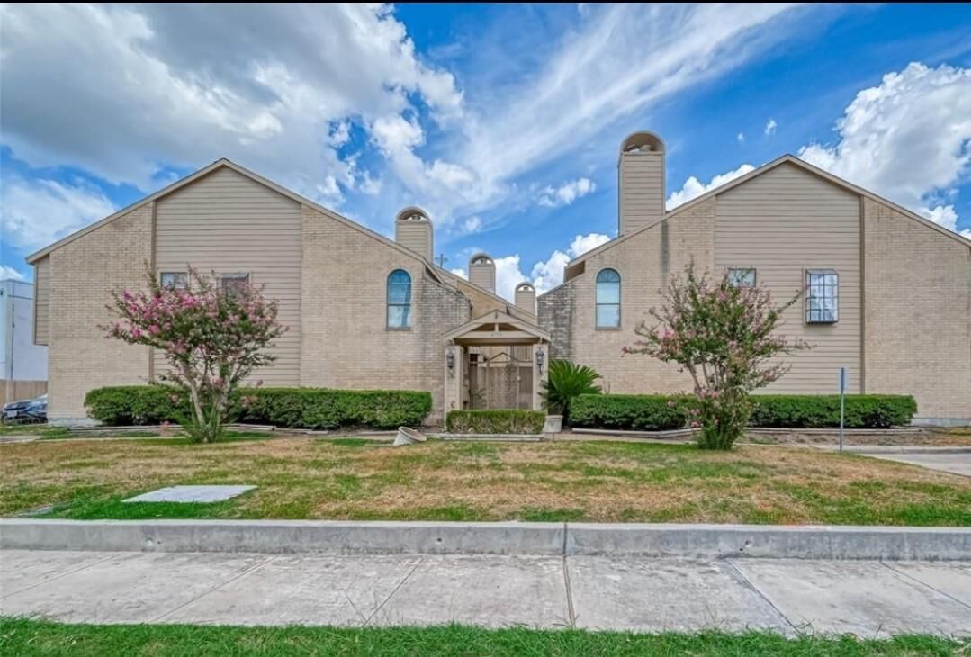 Property Photo: 6750 Sands Point Drive TX 77074