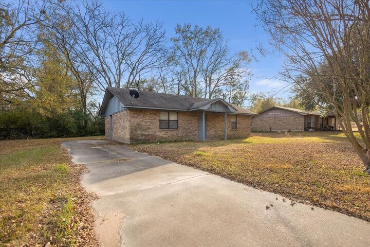 Property Photo:  304 E Williams  TX 75633 