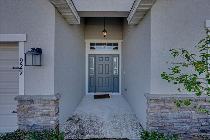 Property Photo:  929 Montgomery Lane  FL 33868 
