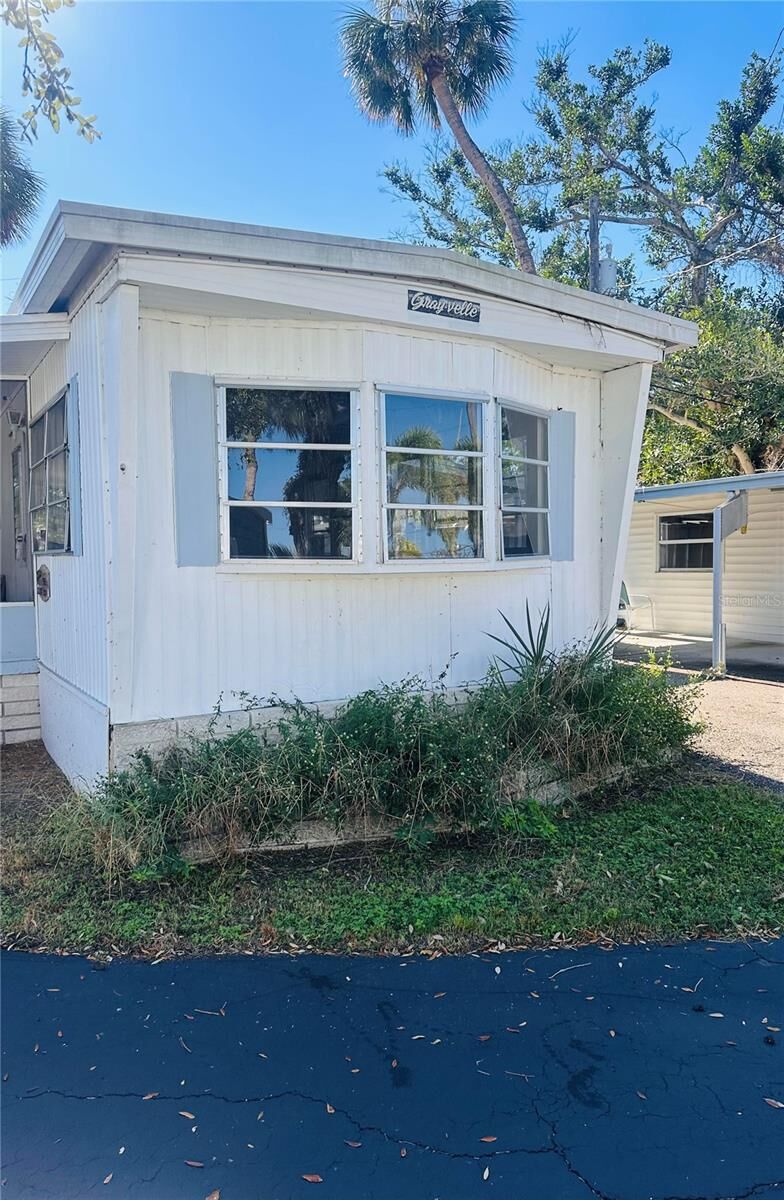 Property Photo:  8630 42 Nd Place N 14  FL 33709 