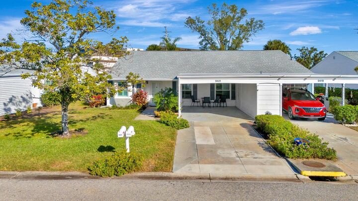 Property Photo:  9421 Kingston Drive  FL 34210 