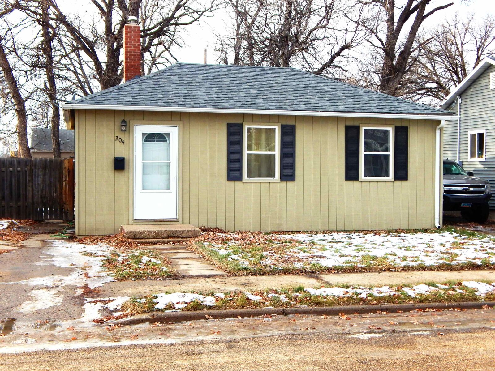 Property Photo:  204 17th St SE  ND 58701 