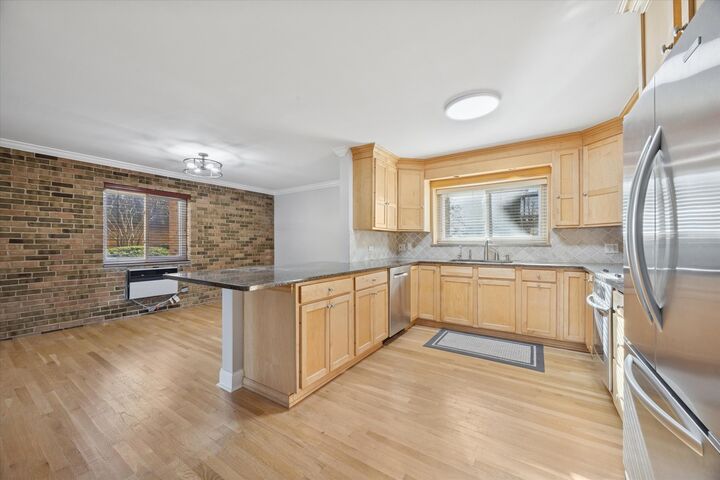 Property Photo:  320 Claymoor Road 1A  IL 60521 