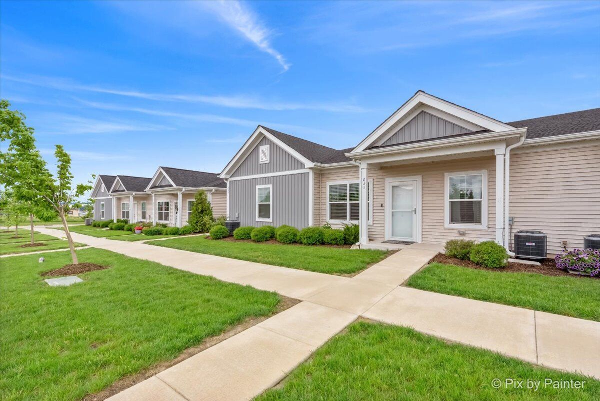 Property Photo:  231 S Walnut Street  IL 60112 