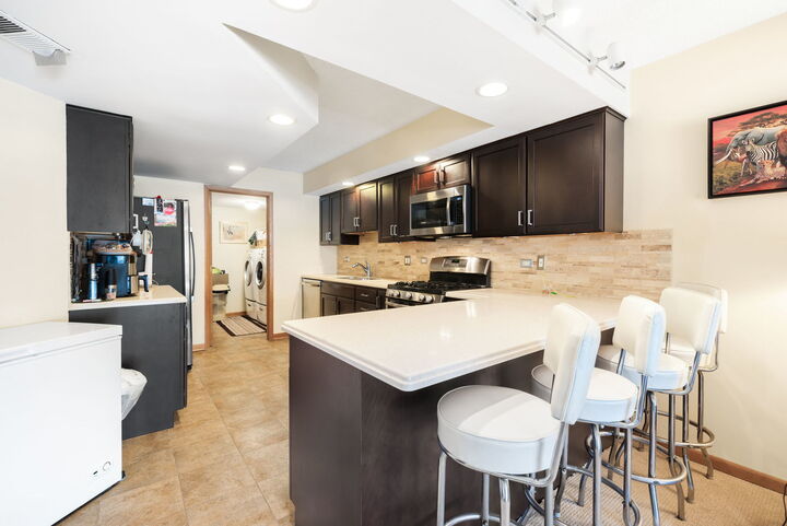 Property Photo:  1S045 Spring Road 1D  IL 60181 