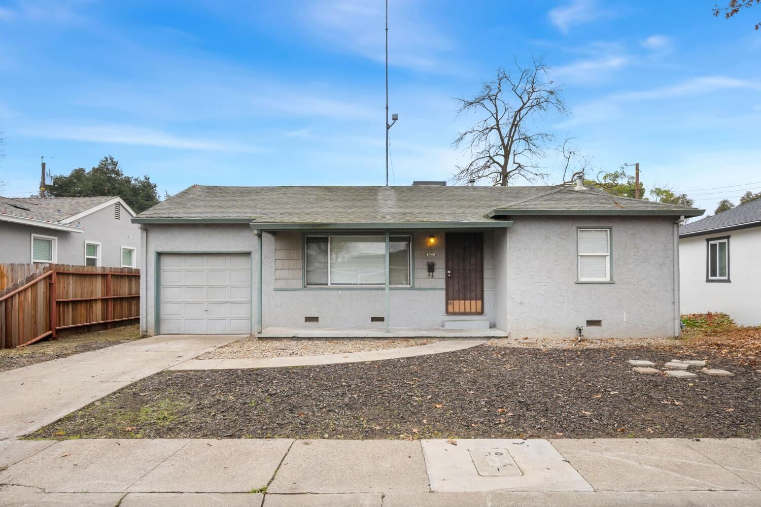 Property Photo:  4540 Summit Way  CA 95820 