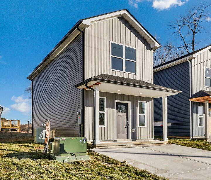 Property Photo:  209 Robert St  TN 37040 