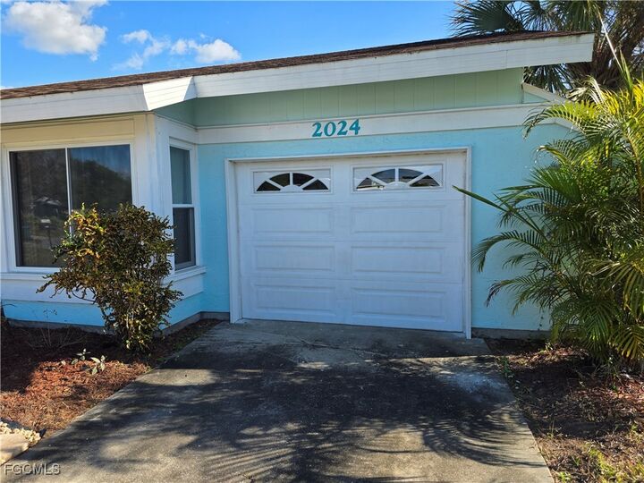 Property Photo:  2024 Steamboat Circle  FL 33935 