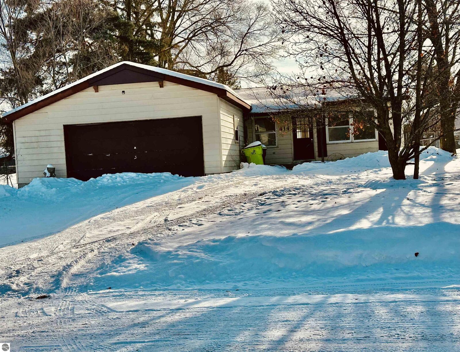 Property Photo:  414 Cottage Avenue  MI 48617 