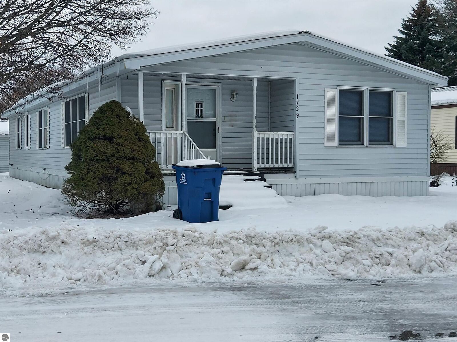 Property Photo:  1729 Andrew Place  MI 49686 
