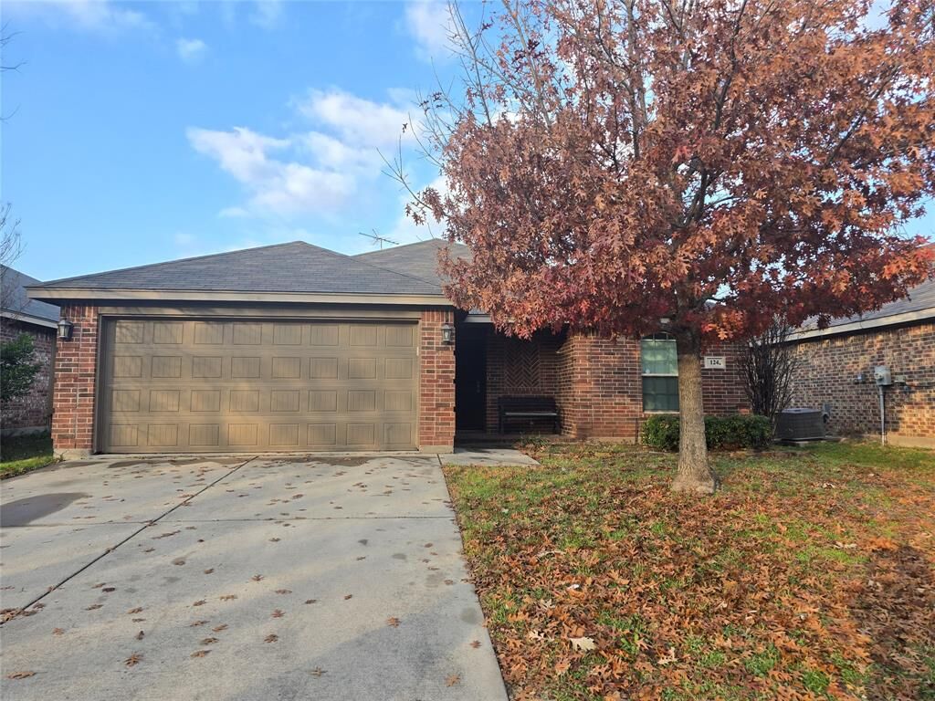 Property Photo:  124 Bridlewood Street  TX 76020 