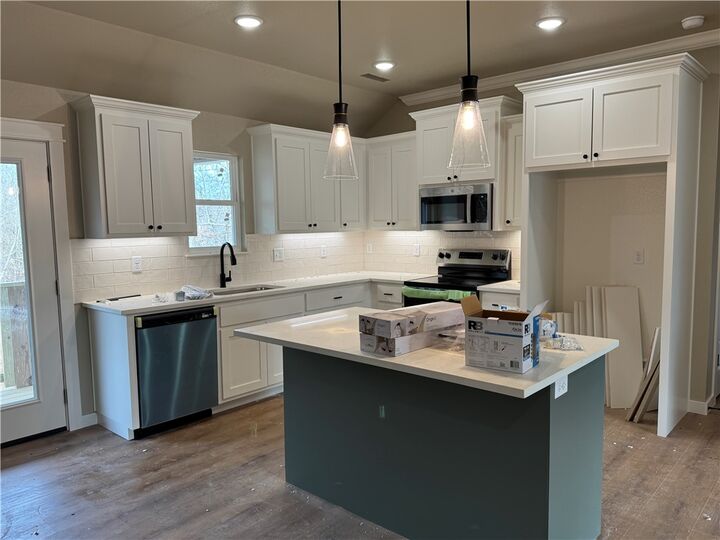 Property Photo:  9 Richmond Lane  AR 72714 