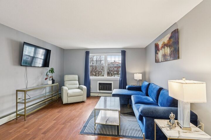 Property Photo: 3 Drummer B3 MA 01720