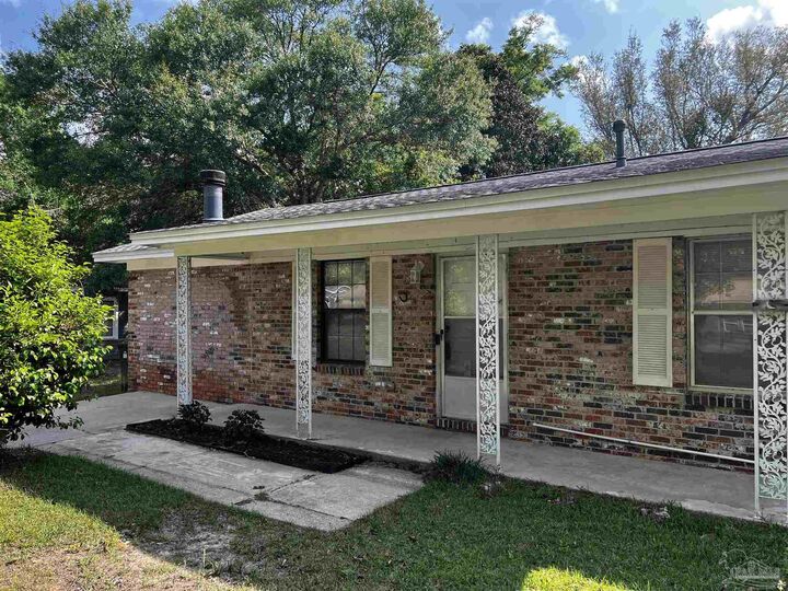 Property Photo:  6970 Woodley Dr  FL 32503 