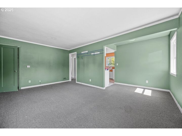 Property Photo:  12 NE 75th Ave  OR 97213 