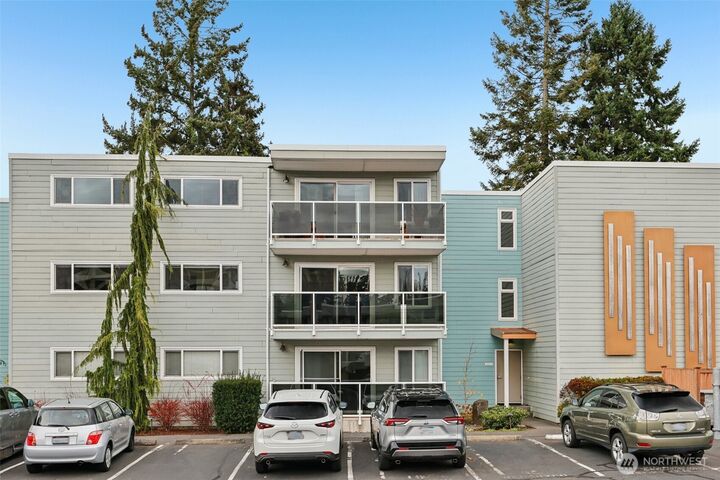 Property Photo:  960  5th Avenue S 208  WA 98020 