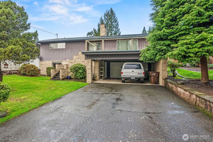 Property Photo:  1241  Spruce Street  WA 98632 