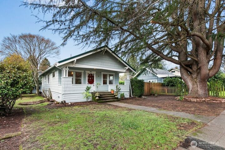 Property Photo:  5627  44th Avenue SW  WA 98136 